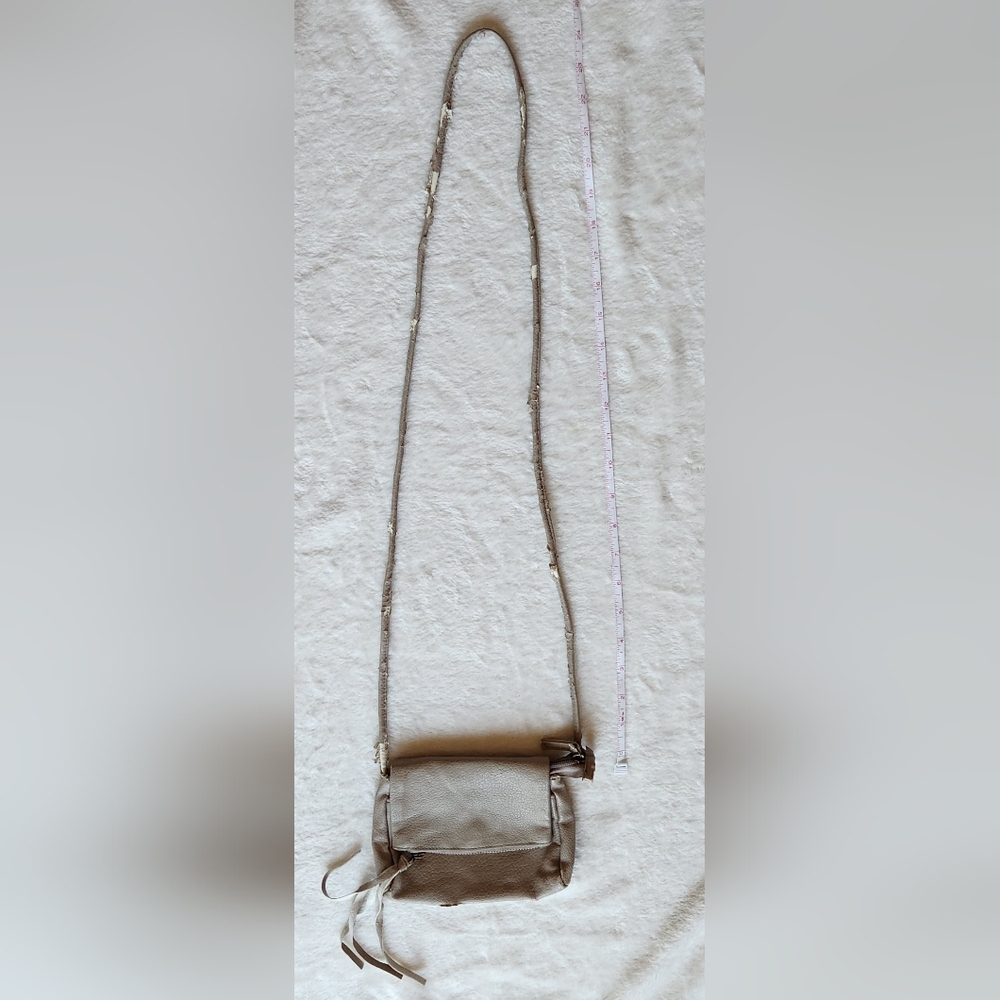 Mossimo Supply Co Gray Crossbody Bag with Adjustable Strap - Picture 5 of 12
